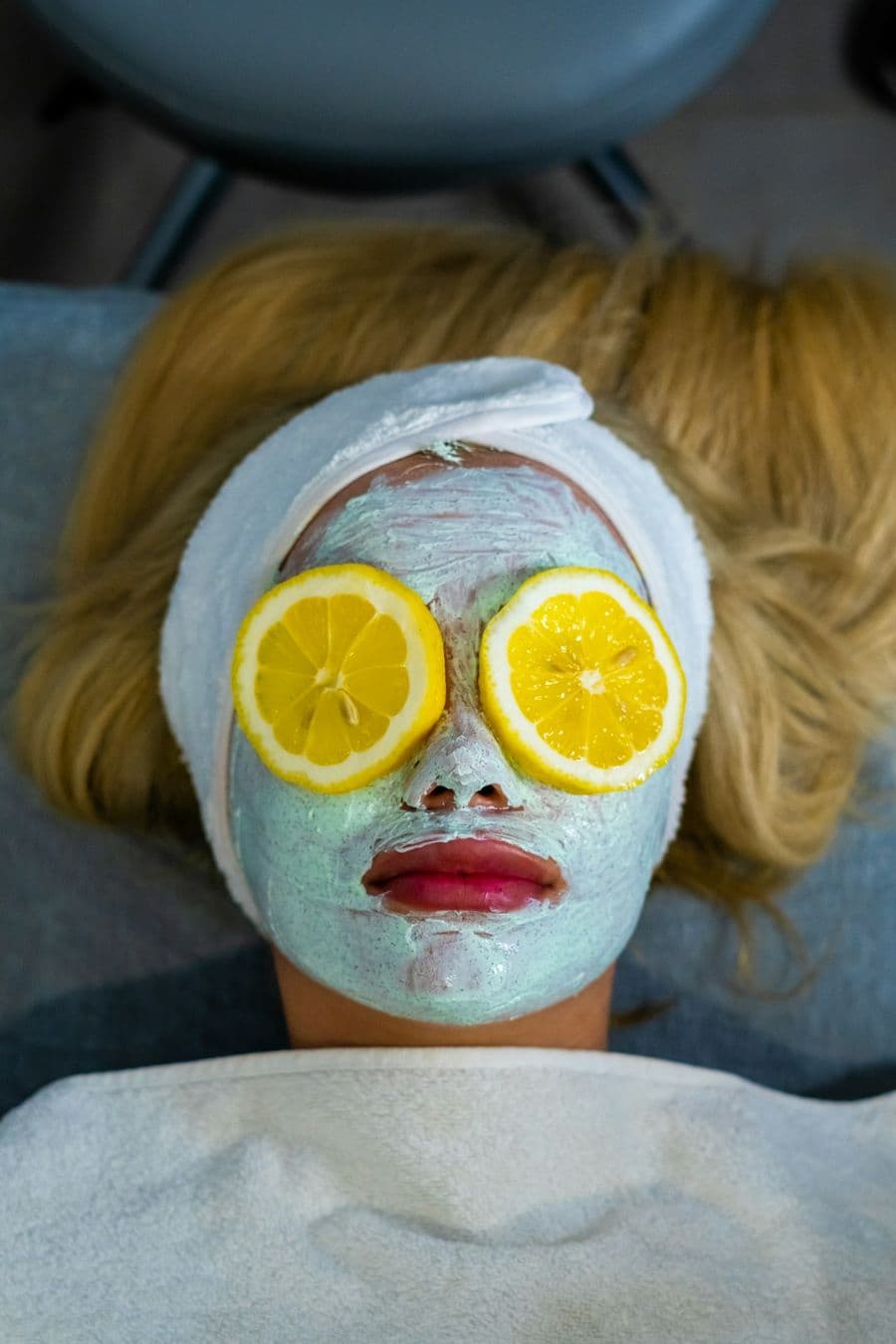 Facial treatment with mask application (photo: Alireza Mirzabegi, Unsplash)